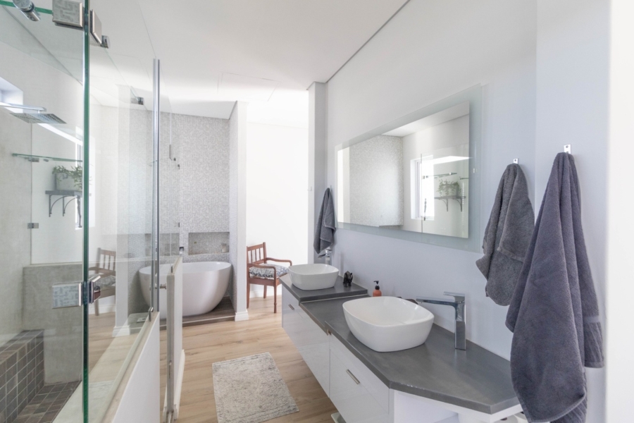 3 Bedroom Property for Sale in Somerset Lakes Western Cape